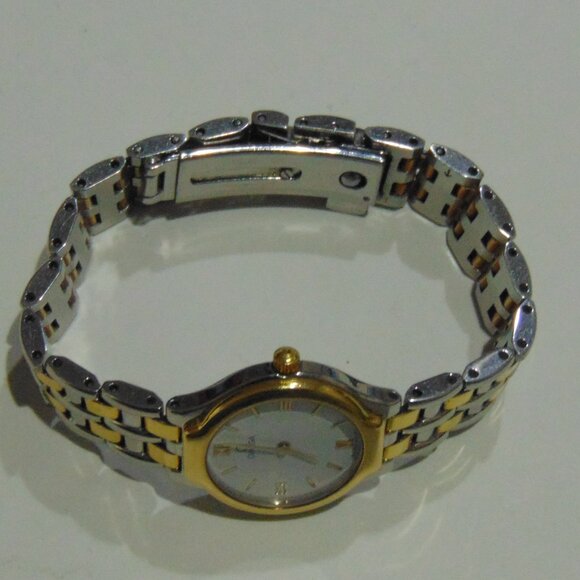 Ladies OMEGA DeVIlle Two Tone Watch battery is fine Keeps great time - Picture 2 of 6